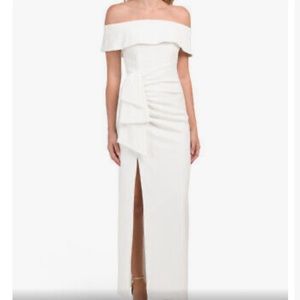 Xscape off shoulder white gown size 4 NWT
